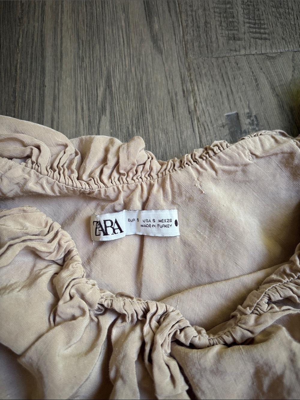 Zara | Off-Shoulder Ruffle Top Flowy Cream/Tan Size Small - Picture 4 of 7